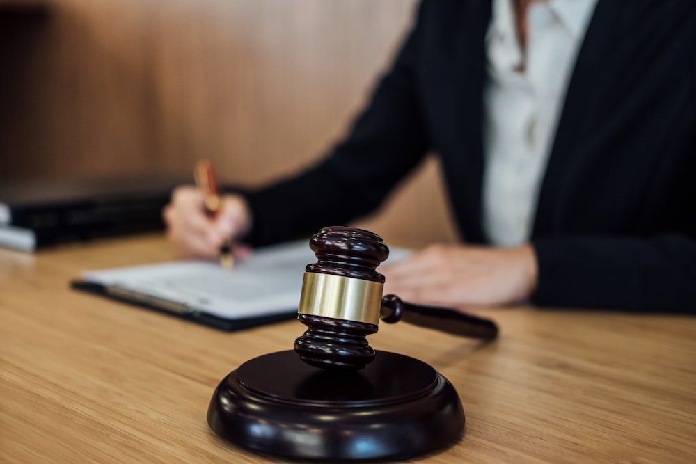 L'importance de faire appel à un avocat spécialisé en droit des victimes