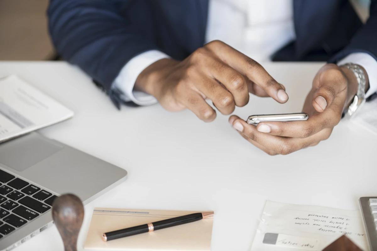 La responsabilité légale des grossistes mobiles : enjeux et implications juridiques