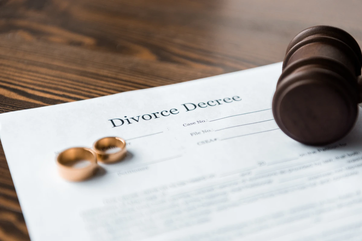 Le partage équitable des biens après un divorce : guide complet pour protéger vos intérêts
